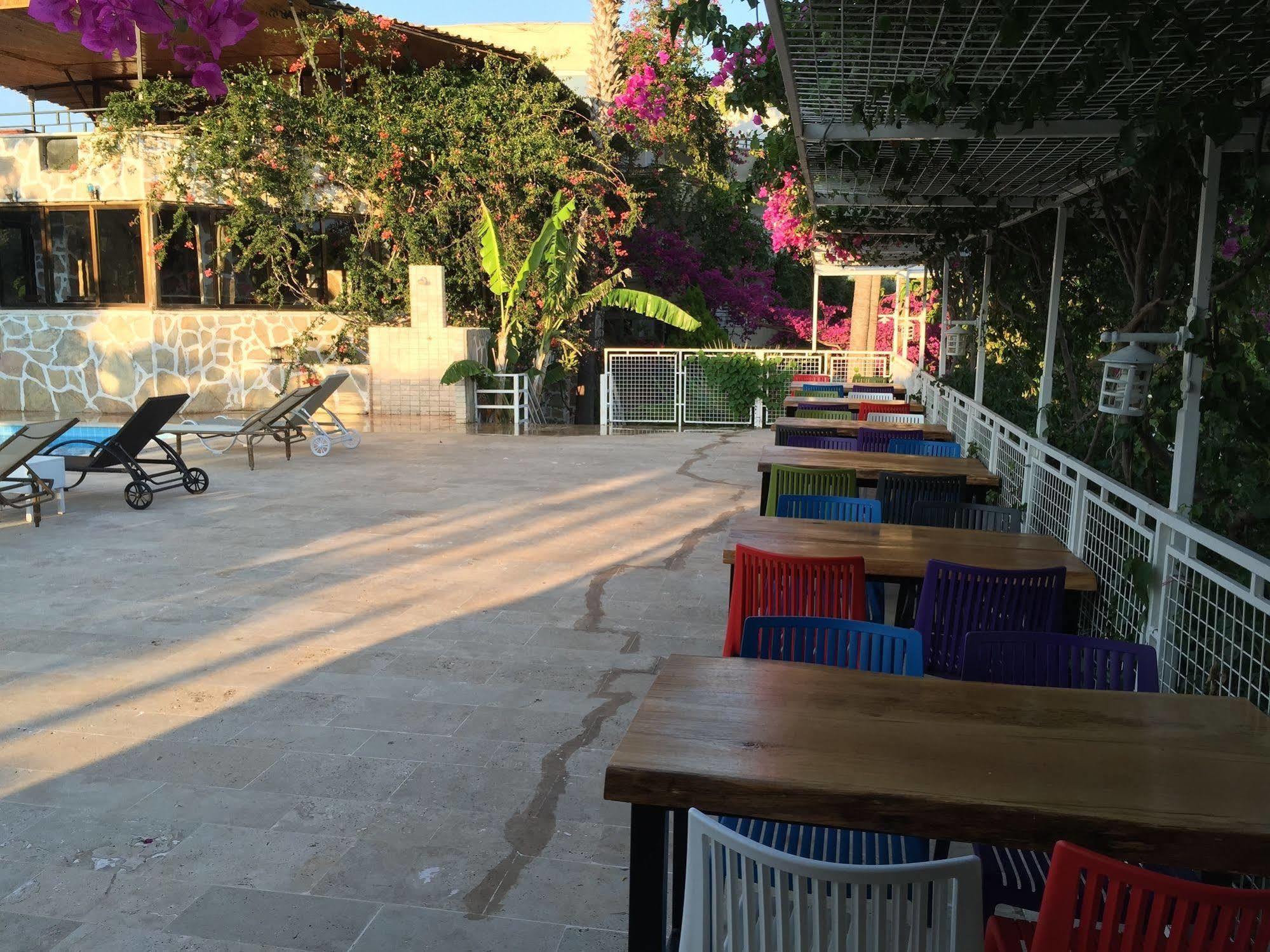 Pataros Hotel Патара Екстериор снимка